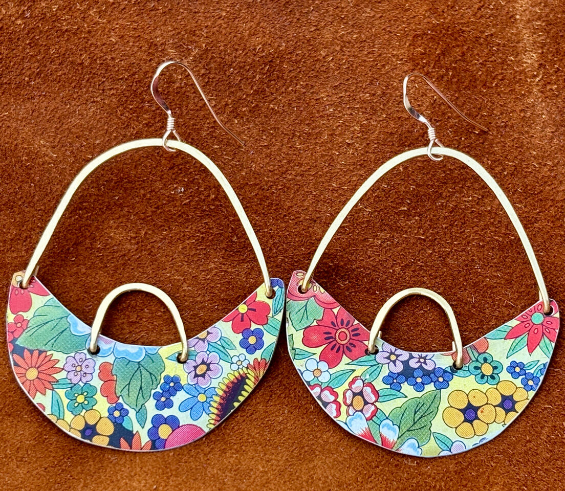 Double arch crescent earrings